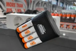 CARICABATTERIE BASIC AA-AAA + 4 AA ULTRA POWER 2200 NIMH