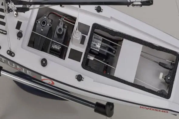 FORTUNE 612 III - RTR BARCA A VELA