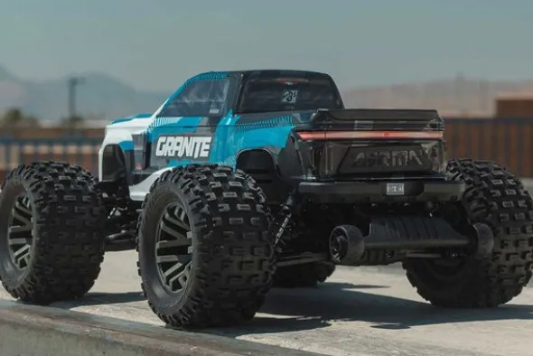 GRANITE 223S DSC 4X4 - RTR MONSTER TRUCK 1:10 - BLU