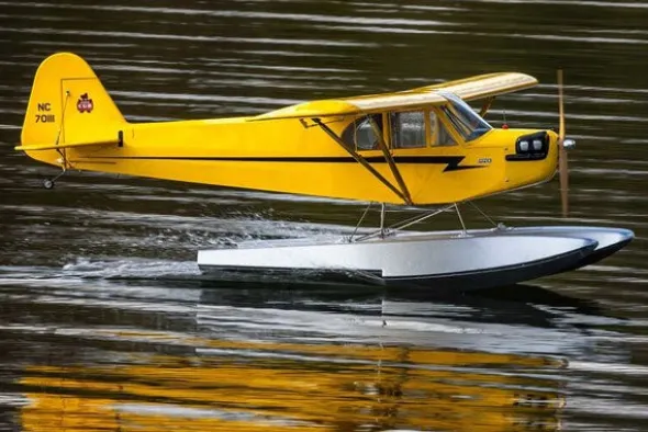 J-3 CUB 10cc EP COMBO CON BATTERIA E RICEVENTE - 2100mm PNP