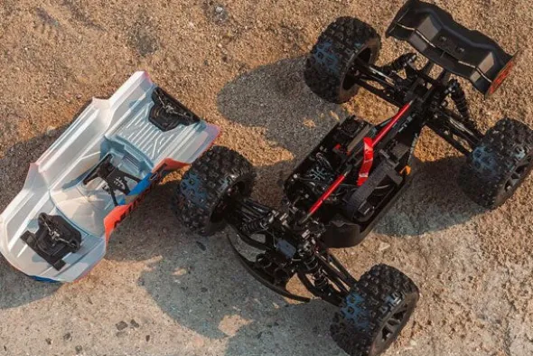 KRATON V6 BLX 4X4 BRUSHLESS 6S - RTR MONSTER TRUCK 1:8 - ARANCIO