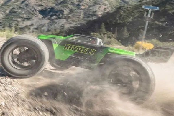 KRATON V6 BLX 4X4 BRUSHLESS 6S - RTR MONSTER TRUCK 1:8 - VERDE