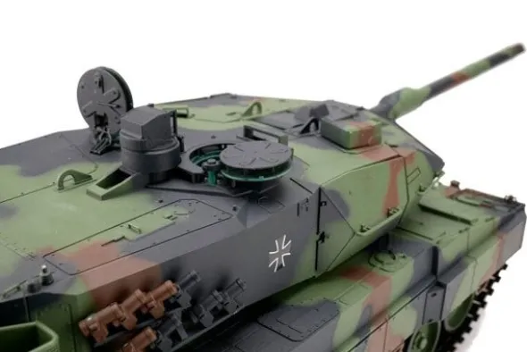LEOPARD 2A6 MIMETICO PALLINI / INFRAROSSI CINGOLI IN METALLO 1:16