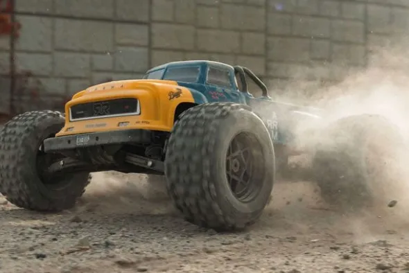 NOTORIOUS V6 4X4 BLX BRUSHLESS 6S - RTR MONSTER TRUCK 1:8 - BLU