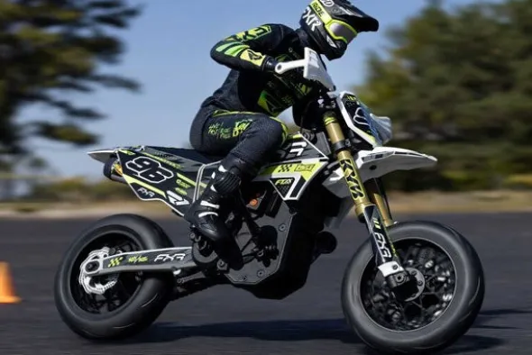 PROMOTO SM FXR SUPERMOTO - RTR MOTO 1:4 BIANCO