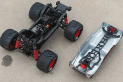 QUAKE GROM BRUSHED 4X4 - RTR MONSTER TRUCK 1:16 - ROSSO