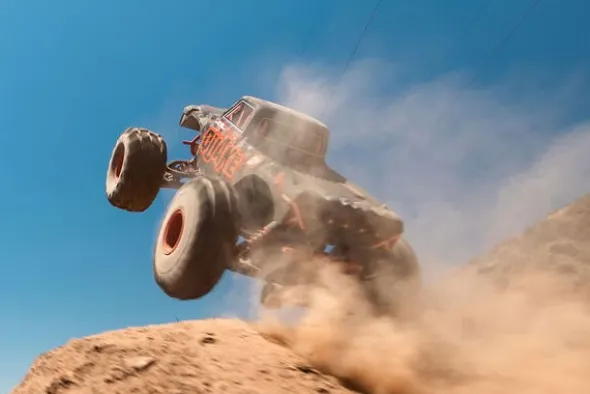 QUAKE 223S DSC 2WD - RTR MONSTER TRUCK 1:10 - ROSSO