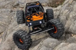 UTB10 CAPRA 1.9 4X4 BRUSHED - RTR CRAWLER 1:10 - ARANCIO