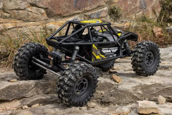 UTB10 CAPRA 1.9 4X4 BRUSHED - RTR CRAWLER 1:10 - GIALLO