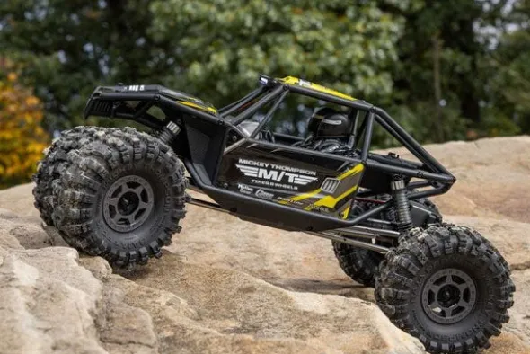 UTB10 CAPRA 1.9 4X4 BRUSHED - RTR CRAWLER 1:10 - GIALLO
